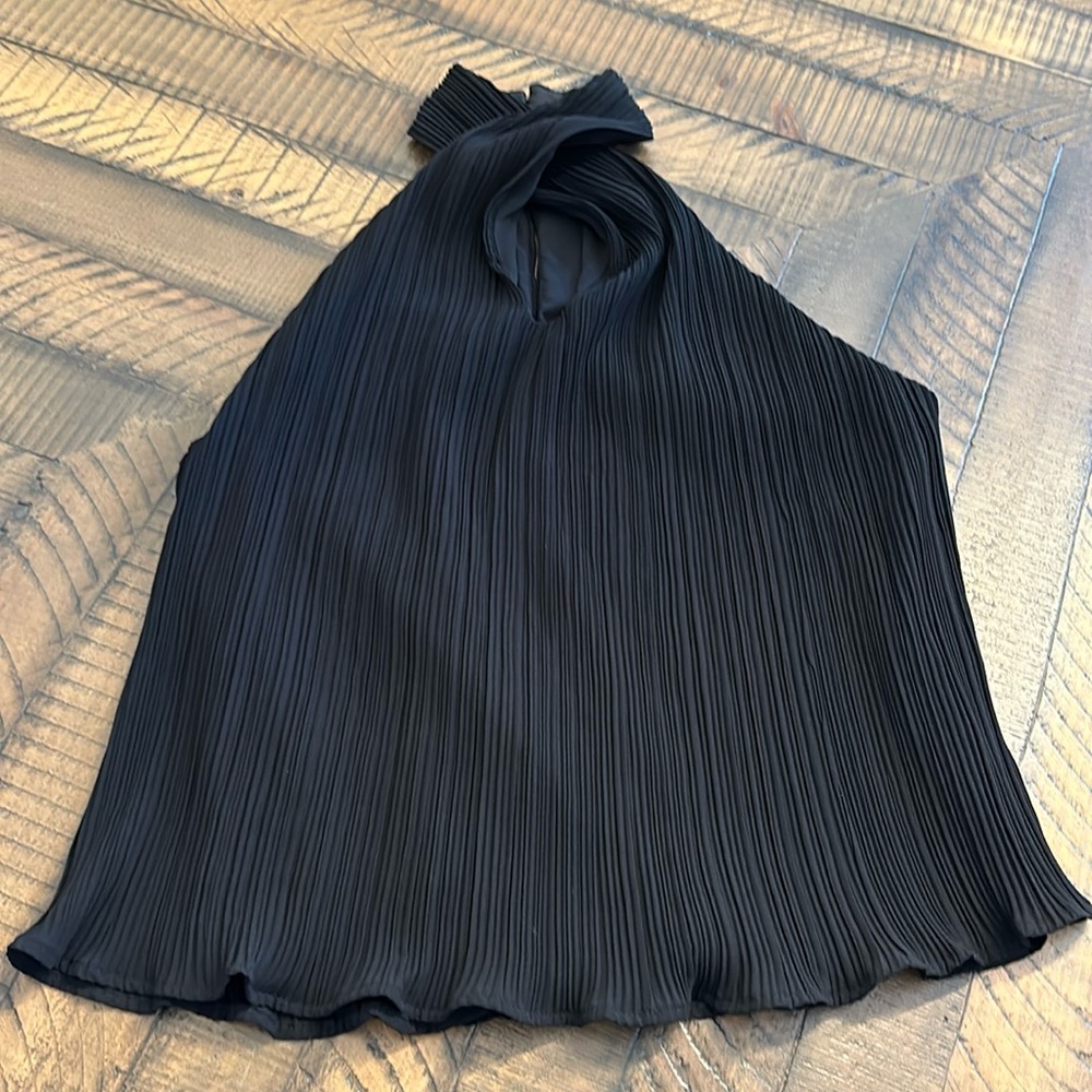 Lulu’s Keyhole Halter Top - Large NWOT